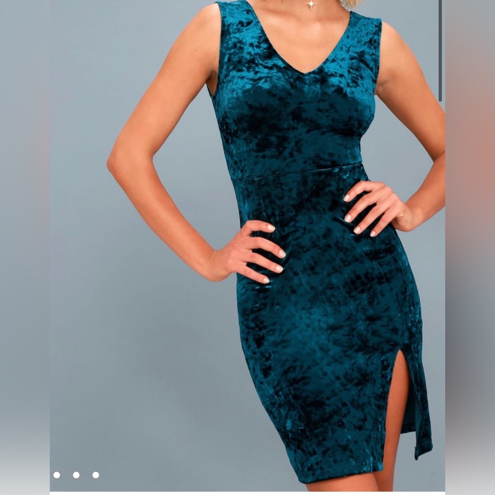 Lulu’s crushed velvet blue dress. Size XS